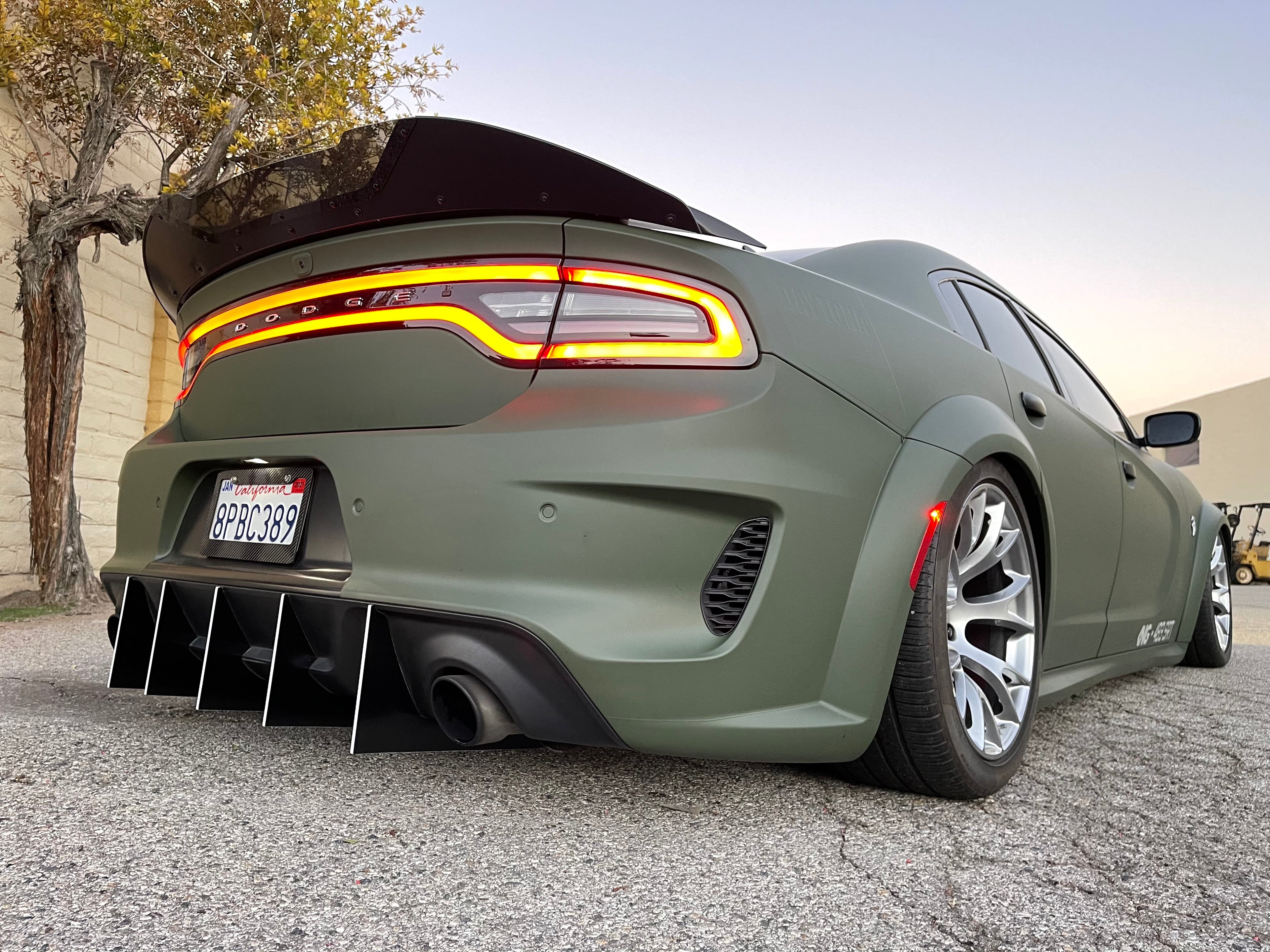Dodge Charger V2 Straight Design Diffuser