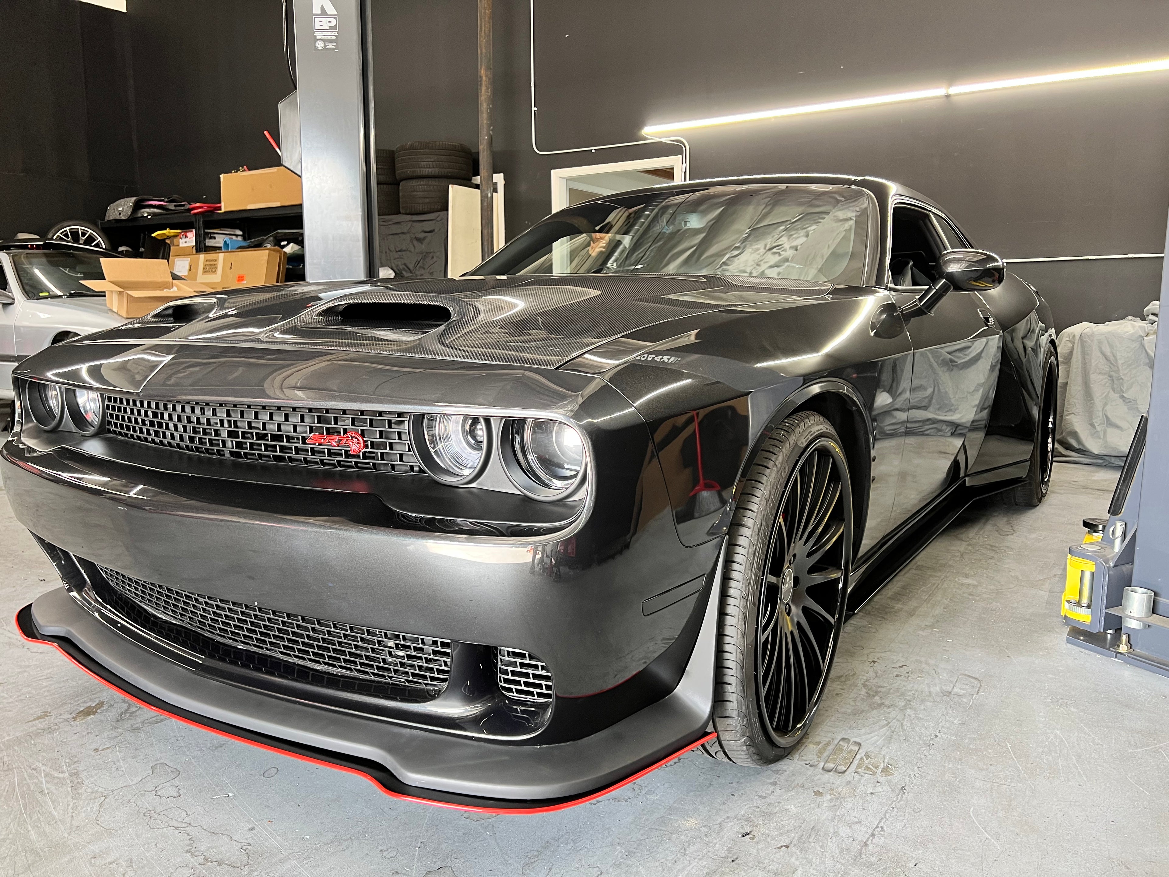 2015 - 2023 Dodge Challenger Hellcat: Rodless Design Splitter